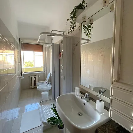 Apartment View House 